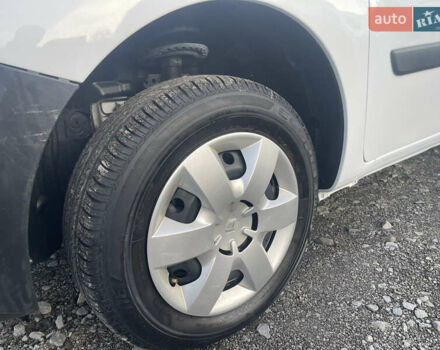 Белый Рено Кенгу, объемом двигателя 0 л и пробегом 110 тыс. км за 13300 $, фото 28 на Automoto.ua