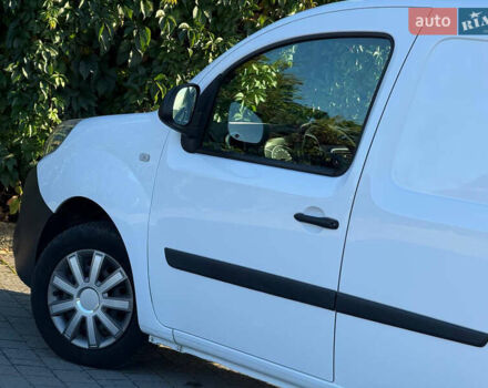 Белый Рено Кенгу, объемом двигателя 1.5 л и пробегом 193 тыс. км за 10999 $, фото 23 на Automoto.ua