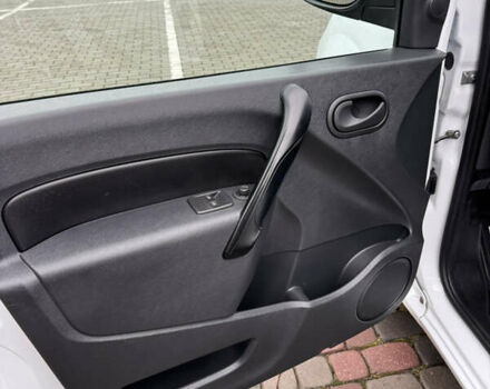 Белый Рено Кенгу, объемом двигателя 0 л и пробегом 26 тыс. км за 12700 $, фото 19 на Automoto.ua