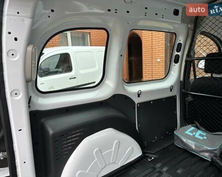 Белый Рено Кенгу, объемом двигателя 0 л и пробегом 16 тыс. км за 12300 $, фото 47 на Automoto.ua