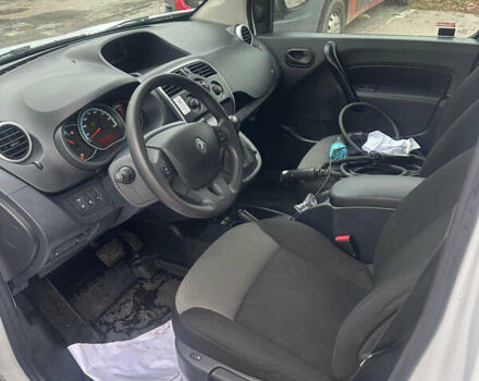 Белый Рено Кенгу, объемом двигателя 0 л и пробегом 69 тыс. км за 11111 $, фото 12 на Automoto.ua