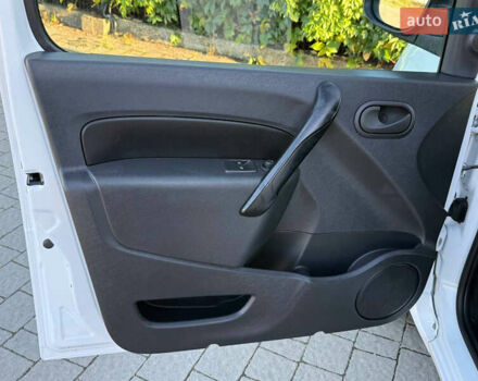 Белый Рено Кенгу, объемом двигателя 1.5 л и пробегом 193 тыс. км за 10999 $, фото 42 на Automoto.ua