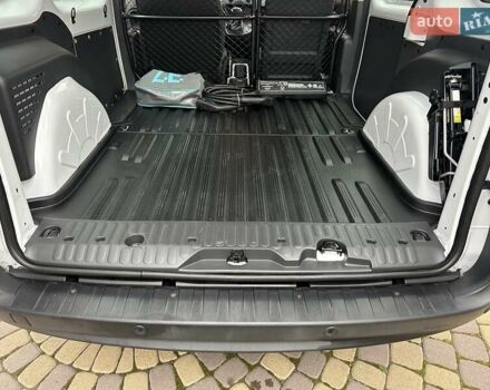 Белый Рено Кенгу, объемом двигателя 0 л и пробегом 16 тыс. км за 12300 $, фото 44 на Automoto.ua