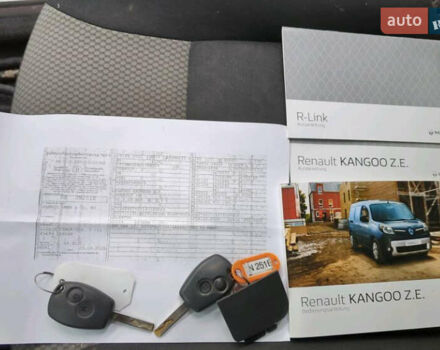 Белый Рено Кенгу, объемом двигателя 0 л и пробегом 45 тыс. км за 12900 $, фото 5 на Automoto.ua