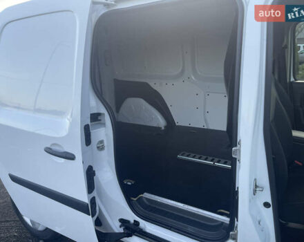 Белый Рено Кенгу, объемом двигателя 0 л и пробегом 110 тыс. км за 13300 $, фото 13 на Automoto.ua