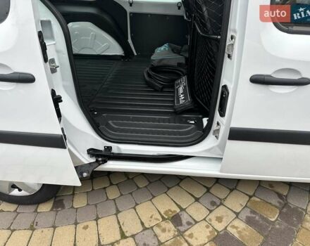 Белый Рено Кенгу, объемом двигателя 0 л и пробегом 16 тыс. км за 12300 $, фото 55 на Automoto.ua