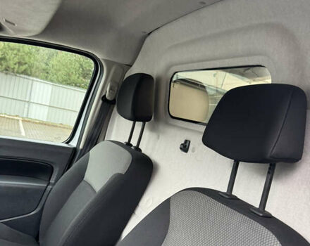 Белый Рено Кенгу, объемом двигателя 0 л и пробегом 26 тыс. км за 12700 $, фото 29 на Automoto.ua