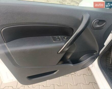 Белый Рено Кенгу, объемом двигателя 0 л и пробегом 35 тыс. км за 11300 $, фото 13 на Automoto.ua