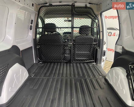 Белый Рено Кенгу, объемом двигателя 1.5 л и пробегом 166 тыс. км за 12250 $, фото 7 на Automoto.ua