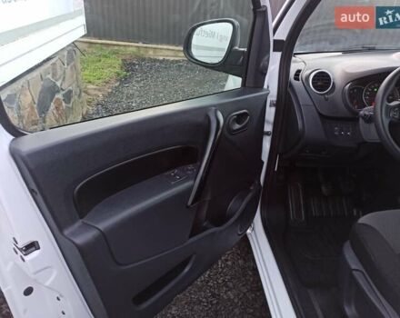 Белый Рено Кенгу, объемом двигателя 1.5 л и пробегом 158 тыс. км за 12590 $, фото 19 на Automoto.ua