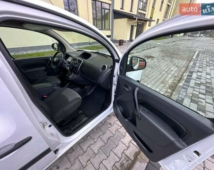 Білий Рено Кєнгу, об'ємом двигуна 1.5 л та пробігом 148 тис. км за 13397 $, фото 26 на Automoto.ua