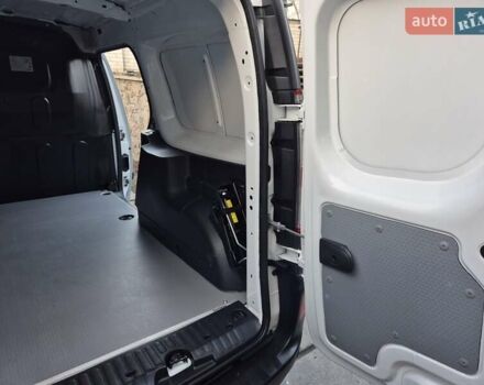 Белый Рено Кенгу, объемом двигателя 0 л и пробегом 32 тыс. км за 13990 $, фото 32 на Automoto.ua