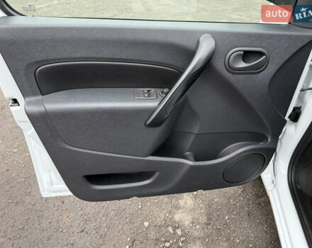 Білий Рено Кєнгу, об'ємом двигуна 0 л та пробігом 12 тис. км за 14000 $, фото 10 на Automoto.ua