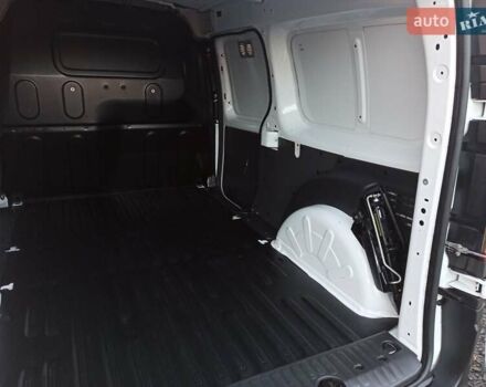 Белый Рено Кенгу, объемом двигателя 1.5 л и пробегом 158 тыс. км за 12590 $, фото 7 на Automoto.ua