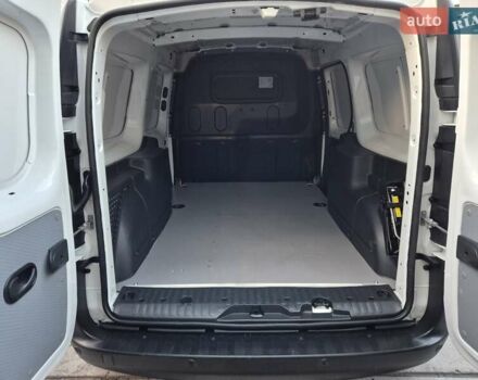 Белый Рено Кенгу, объемом двигателя 0 л и пробегом 32 тыс. км за 13990 $, фото 31 на Automoto.ua