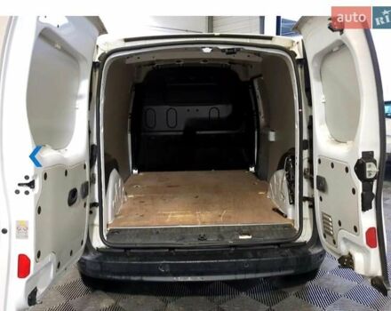 Белый Рено Кенгу, объемом двигателя 1.5 л и пробегом 165 тыс. км за 14700 $, фото 3 на Automoto.ua