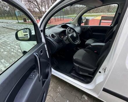 Білий Рено Кєнгу, об'ємом двигуна 1.5 л та пробігом 148 тис. км за 13397 $, фото 28 на Automoto.ua