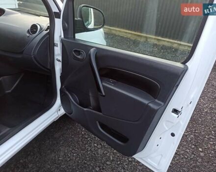 Белый Рено Кенгу, объемом двигателя 1.5 л и пробегом 158 тыс. км за 12590 $, фото 15 на Automoto.ua