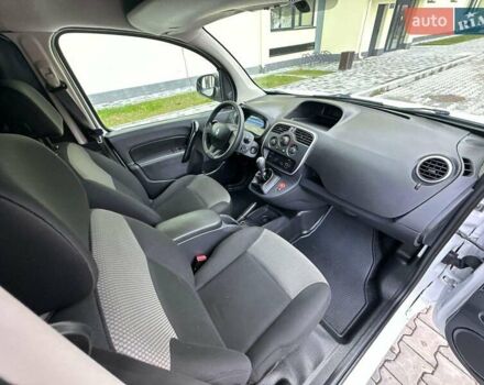 Білий Рено Кєнгу, об'ємом двигуна 1.5 л та пробігом 148 тис. км за 13397 $, фото 25 на Automoto.ua