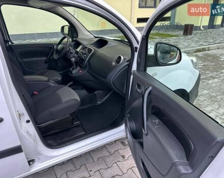 Білий Рено Кєнгу, об'ємом двигуна 1.5 л та пробігом 148 тис. км за 13397 $, фото 22 на Automoto.ua