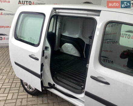 Белый Рено Кенгу, объемом двигателя 1.5 л и пробегом 166 тыс. км за 12250 $, фото 4 на Automoto.ua