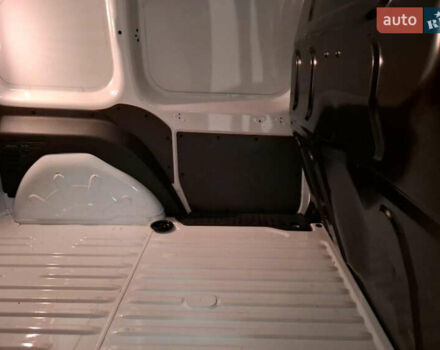 Білий Рено Кєнгу, об'ємом двигуна 0 л та пробігом 28 тис. км за 12900 $, фото 12 на Automoto.ua