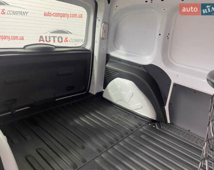 Белый Рено Кенгу, объемом двигателя 1.5 л и пробегом 166 тыс. км за 12250 $, фото 8 на Automoto.ua