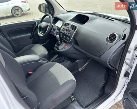 Білий Рено Кєнгу, об'ємом двигуна 1.5 л та пробігом 149 тис. км за 13390 $, фото 32 на Automoto.ua