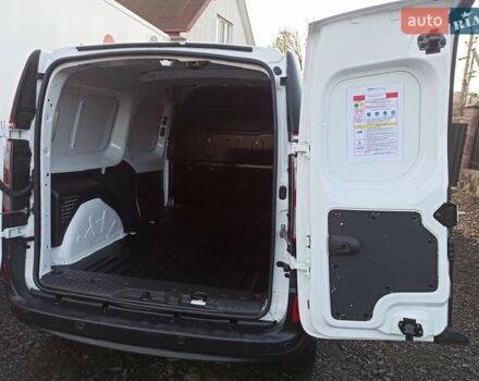 Белый Рено Кенгу, объемом двигателя 1.5 л и пробегом 158 тыс. км за 12590 $, фото 4 на Automoto.ua