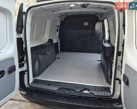 Белый Рено Кенгу, объемом двигателя 0 л и пробегом 32 тыс. км за 13990 $, фото 33 на Automoto.ua