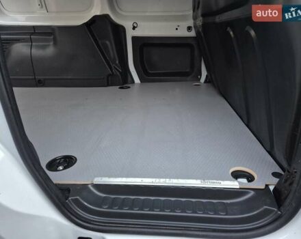 Белый Рено Кенгу, объемом двигателя 0 л и пробегом 32 тыс. км за 13990 $, фото 29 на Automoto.ua