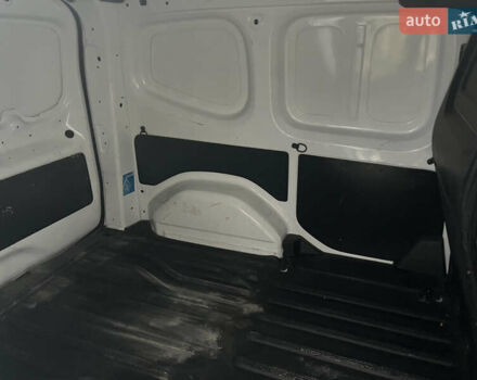 Рено Кєнгу 2022 у Калуше на Automoto.ua Білий Рено Кєнгу, об'ємом двигуна 1.5 л та пробігом 191 тис. км за 9850 $, фото 9 на Automoto.ua