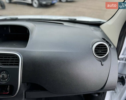 Білий Рено Кєнгу, об'ємом двигуна 1.46 л та пробігом 175 тис. км за 12600 $, фото 72 на Automoto.ua