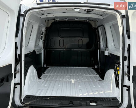 Белый Рено Кенгу, объемом двигателя 0 л и пробегом 36 тыс. км за 14500 $, фото 9 на Automoto.ua