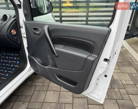 Белый Рено Кенгу, объемом двигателя 0 л и пробегом 4 тыс. км за 13700 $, фото 27 на Automoto.ua