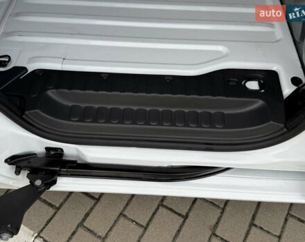 Белый Рено Кенгу, объемом двигателя 0 л и пробегом 36 тыс. км за 14500 $, фото 8 на Automoto.ua