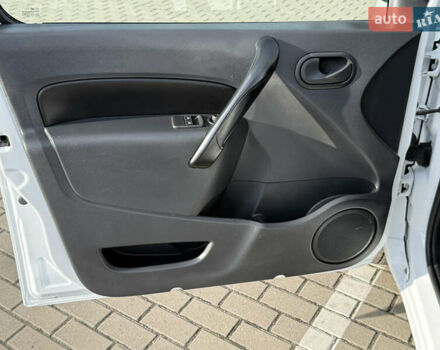 Белый Рено Кенгу, объемом двигателя 0 л и пробегом 36 тыс. км за 14500 $, фото 20 на Automoto.ua