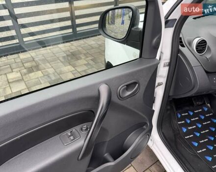 Белый Рено Кенгу, объемом двигателя 0 л и пробегом 4 тыс. км за 13700 $, фото 14 на Automoto.ua