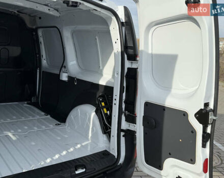 Белый Рено Кенгу, объемом двигателя 0 л и пробегом 36 тыс. км за 14500 $, фото 10 на Automoto.ua