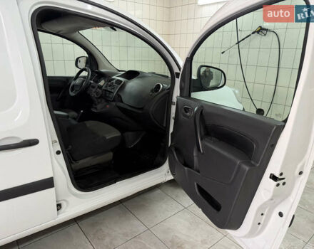 Белый Рено Кенгу, объемом двигателя 1.46 л и пробегом 88 тыс. км за 10500 $, фото 13 на Automoto.ua