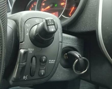 Белый Рено Кенгу, объемом двигателя 1.46 л и пробегом 45 тыс. км за 10500 $, фото 2 на Automoto.ua