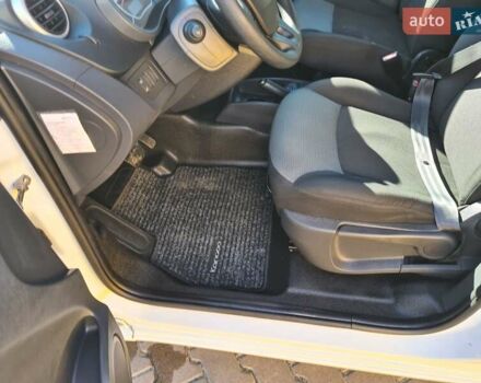 Белый Рено Кенгу, объемом двигателя 0 л и пробегом 91 тыс. км за 8600 $, фото 19 на Automoto.ua