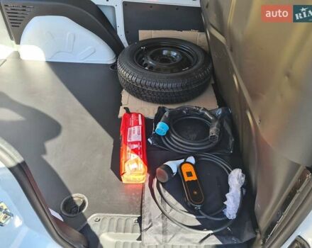 Белый Рено Кенгу, объемом двигателя 0 л и пробегом 91 тыс. км за 8600 $, фото 32 на Automoto.ua