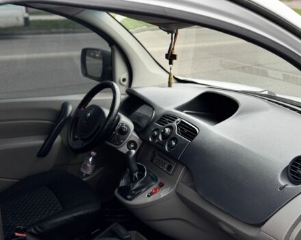 Белый Рено Кенгу, объемом двигателя 1.5 л и пробегом 249 тыс. км за 5300 $, фото 6 на Automoto.ua