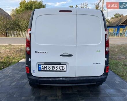 Белый Рено Кенгу, объемом двигателя 1.5 л и пробегом 290 тыс. км за 6000 $, фото 3 на Automoto.ua