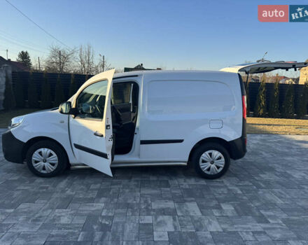 Белый Рено Кенгу, объемом двигателя 1.5 л и пробегом 176 тыс. км за 10300 $, фото 16 на Automoto.ua