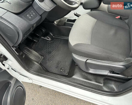 Белый Рено Кенгу, объемом двигателя 1.5 л и пробегом 119 тыс. км за 11900 $, фото 12 на Automoto.ua