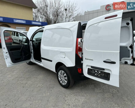 Белый Рено Кенгу, объемом двигателя 1.5 л и пробегом 119 тыс. км за 11900 $, фото 64 на Automoto.ua