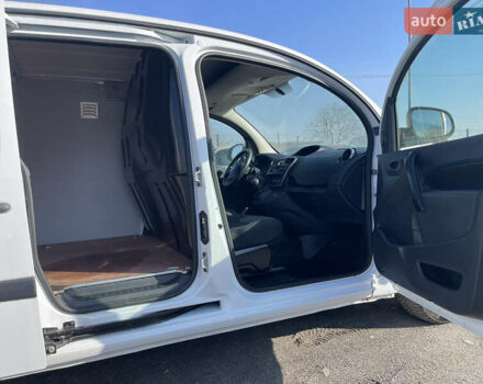 Білий Рено Кєнгу, об'ємом двигуна 1.5 л та пробігом 144 тис. км за 13900 $, фото 32 на Automoto.ua