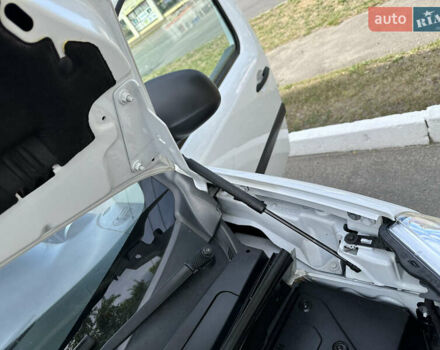 Белый Рено Кенгу, объемом двигателя 1.5 л и пробегом 119 тыс. км за 11900 $, фото 23 на Automoto.ua